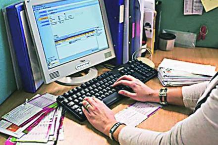 लॉकडाउनदरम्यान तीन राज्यांनी केला श्रम कायद्यात बदल; कोणाला फायदा, कोणाला नुकसान? लॉकडाउनदरम्यान तीन राज्यांनी केला श्रम कायद्यात बदल; कोणाला फायदा, कोणाला नुकसान?