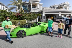 Video: थेट Lamborghini मधून आंब्याची होम डिलेव्हरी; ग्राहकांना बसला आश्चर्याचा धक्का