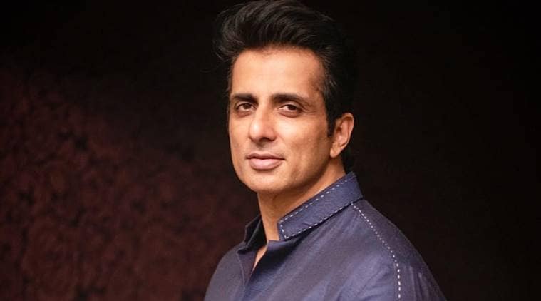 करोनाची लस बनवण्याची विनंती करणाऱ्या चाहत्याला सोनू सूदचं भन्नाट उत्तर