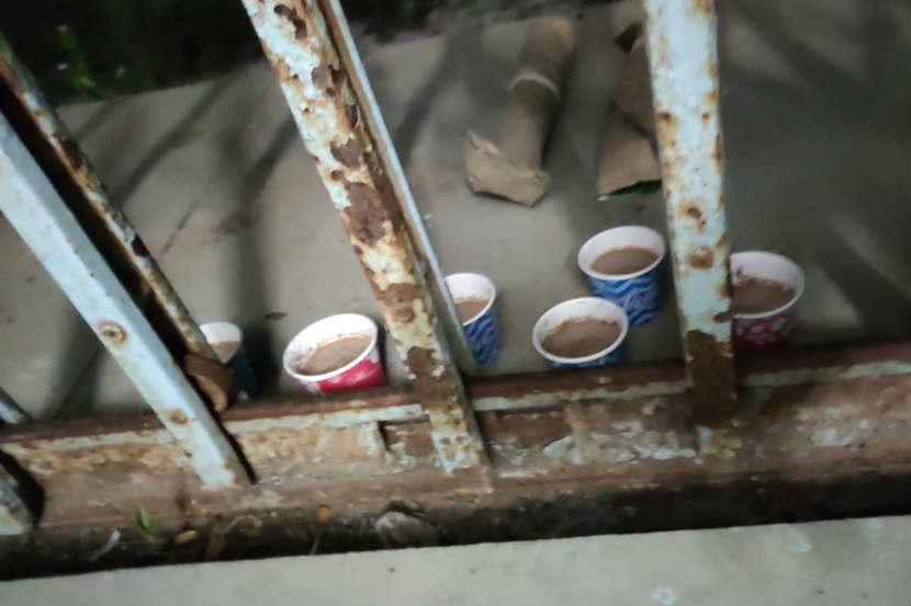वर्धा : प्रवास करून आले म्हणून संस्थात्मक अलगिकरणात ठेवून कुलूपबंद झालेल्या व्यक्तींना लोकसत्ताच्या हस्तक्षेपानंतर दिलासा मिळाला.
