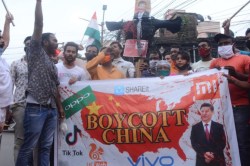 कहर… विरोध चीनचा अन् नकाशा अमेरिकेचा; कोलकात्यामधील आंदोलनाचा फोटो झाला व्हायरल