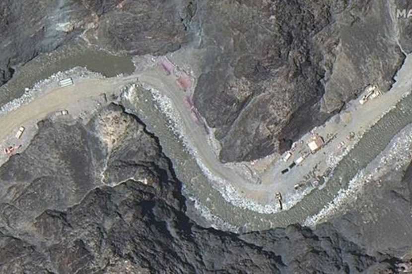 चीनने प्रथम माघार घेण्यास सुरुवात केली. गलवान खोऱ्यात रक्तरंजित संघर्ष झालेल्या ठिकाणाहून चीनने प्रथम आपले तंबू काढले व सैन्य वाहने मागे घेण्यास सुरुवात केली. त्यावेळी स्थानिक कमांडर्सनी लगेच आपल्या वरिष्ठांना याची माहिती दिली. 