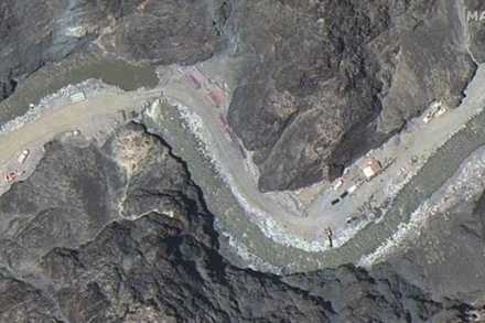चीनने प्रथम माघार घेण्यास सुरुवात केली. गलवान खोऱ्यात रक्तरंजित संघर्ष झालेल्या ठिकाणाहून चीनने प्रथम आपले तंबू काढले व सैन्य वाहने मागे घेण्यास सुरुवात केली. त्यावेळी स्थानिक कमांडर्सनी लगेच आपल्या वरिष्ठांना याची माहिती दिली. 