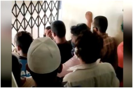 पिंपरी-चिंचवड : क्वारंटाइन सेंटरमधून बाहेर पडण्यासाठी नागरिकांचा गोंधळ
