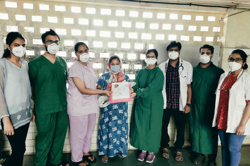 पिंपरी : महापालिकेच्या यशवंतराव चव्हाण स्मृती रुग्णालयात नवजात बालक आणि आई करोनामुक्त झाले. त्यानंतर त्यांना डिस्चार्ज देण्यात आला.