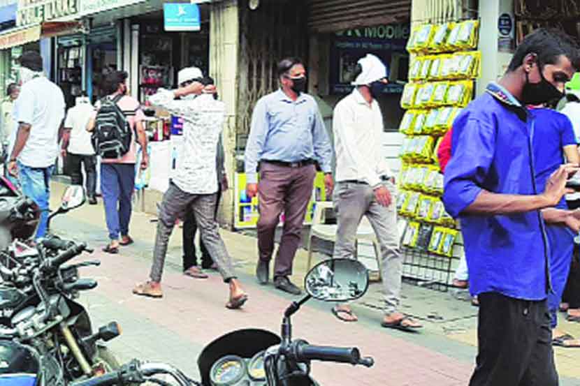 पिंपरी-चिंचवड शहरात नागरिकांची वर्दळ वाढू लागली आहे.