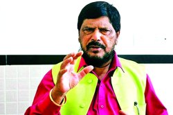 उद्धव ठाकरे पंतप्रधान होणार का?; आठवले म्हणाले…