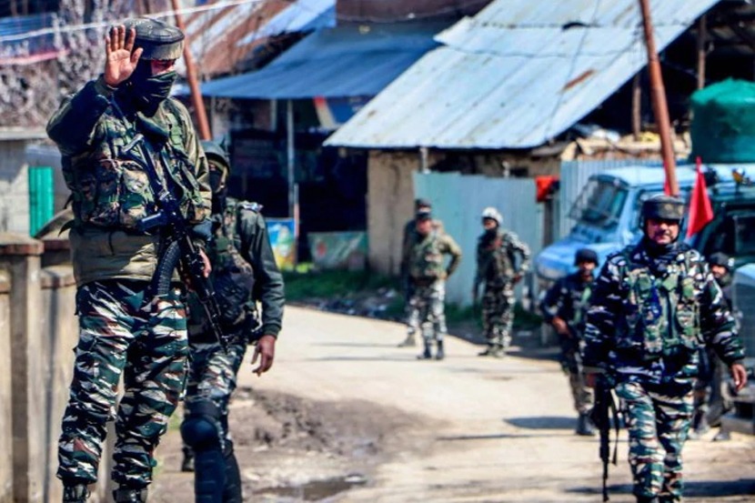 सैन्याचं मोठं यश! एकाचवेळी जैशच्या तीन दहशतवाद्यांचा खात्मा