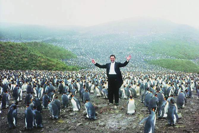 पेंग्विन आणि पेंग्विन सुटमधले झुबिन.. झुबिन यांची पहिली पत्नी नॅन्सी यांनी काढलेला फोटो.