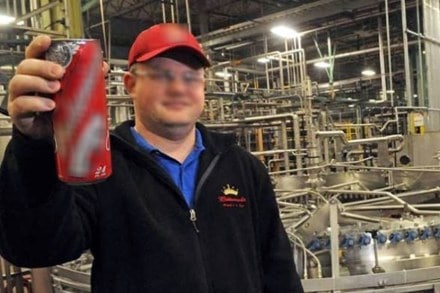 बडवायझरचा कर्मचारी १२ वर्ष करत होता बिअर टँकमध्ये लघुशंका? काय आहे सत्य बडवायझरचा कर्मचारी १२ वर्ष करत होता बिअर टँकमध्ये लघुशंका? काय आहे सत्य