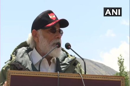 लडाखमधल्या सैनिकांचं शौर्य हिमालयातील पर्वतांपेक्षाही मोठं – मोदी