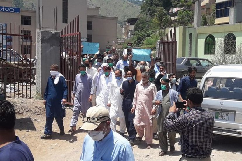 PoK मध्ये चीनविरोधात निदर्शन, लोकांनी रस्त्यावर उतरुन दिल्या घोषणा