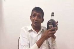 काँग्रेस नेत्याचा करोनावर देशी उपचार, रम प्या आणि फ्राय अंडे खा अन् ..