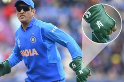 ‘हे’ चालतं, मग धोनीच्या ‘त्या’ ग्लोव्ह्जला विरोध का केला?; नेटकरी ICC वर भडकले…
