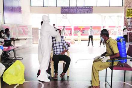 सरावलेले; पण सावरणारे.. सरावलेले; पण सावरणारे..