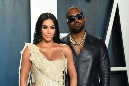 डोनाल्ड ट्रम्प यांना टक्कर : अमेरिकेच्या राष्ट्राध्यक्षपदाच्या निवडणूक रणांगणात उतरणार प्रसिद्ध गायक डोनाल्ड ट्रम्प यांना टक्कर : अमेरिकेच्या राष्ट्राध्यक्षपदाच्या निवडणूक रणांगणात उतरणार प्रसिद्ध गायक