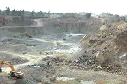टाळेबंदीतही जिल्ह्य़ात बेकायदा उत्खनन जोरात