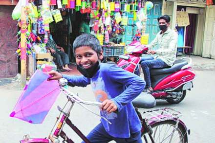 टाळेबंदीत पतंगबाजांचा उच्छाद