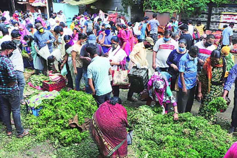 पुण्यात खरेदीसाठी झुंबड