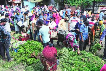 पुण्यात खरेदीसाठी झुंबड