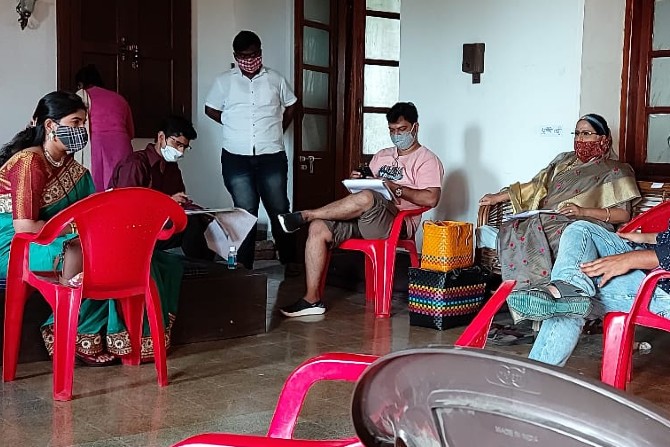 ‘राजा रानीची गं जोडी’ मालिकेच्या शूटिंगला सुरुवात; टीम झाली भावूक