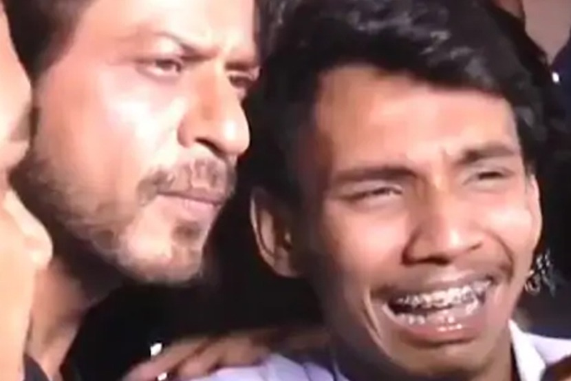 शाहरुखला पाहून रडू लागला चाहता, व्हिडीओ व्हायरल