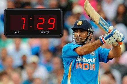 निवृत्ती आणि पुनरागमन यापैकी धोनीने निवृत्तीची निवड केली आणि अनपेक्षितपणे १५ ऑगस्टला संध्याकाळी घोषणा करून टाकली.