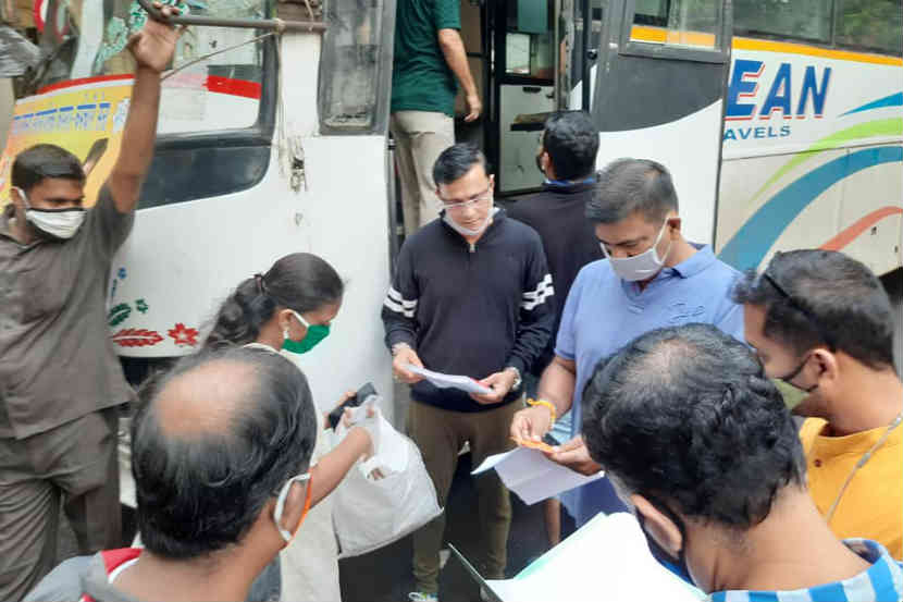 मुंबई : मनसेकडून गणेशोत्सवानिमित्त कोकणवासियांसाठी विशेष बसेस सोडण्यात येत आहेत.