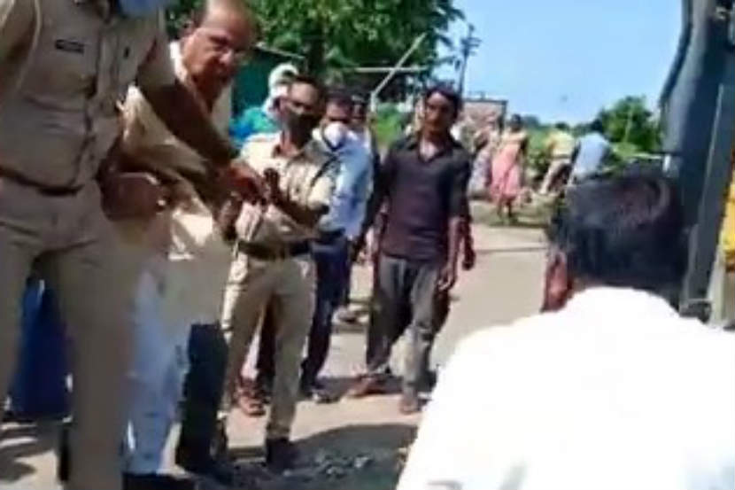 वर्धा : भाजपा खासदार तडस आणि शिवसेना नेत्यामध्ये विकासकामातील अडथळ्यावरुन चांगलीच जुंपली होती.