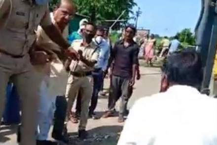 वर्धा : भाजपा खासदार तडस आणि शिवसेना नेत्यामध्ये विकासकामातील अडथळ्यावरुन चांगलीच जुंपली होती.