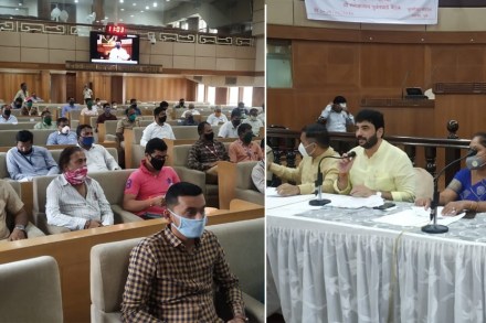 पुणे : गणेशोत्सवाच्या पार्श्वभूमीवर महापौर मुलधीर मोहोळ आणि सह पोलीस आयुक्त रवींद्र शिसवे यांनी गणेश मंडळांची संयुक्त बैठक आयोजित केली होती.