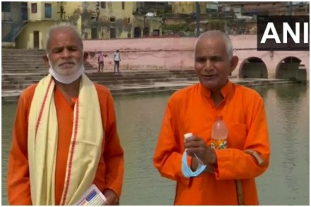 १५० पेक्षा जास्त नद्या आणि तीन समुद्रांचे पाणी घेऊन अयोध्येत पोहोचले ‘ते’ दोन भाऊ