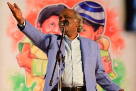 प्रसिद्ध शायर राहत इंदौरी.