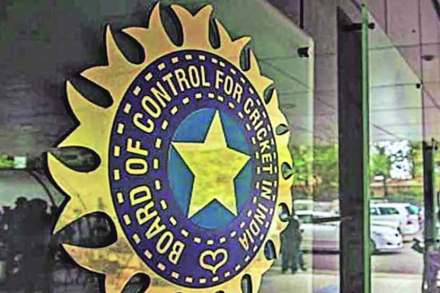 CSK खेळाडूंना करोनाची लागण, BCCI म्हणतं…