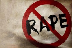 पोलीस वसाहतीत महिलेवर बलात्कार; निरीक्षकावर गुन्हा