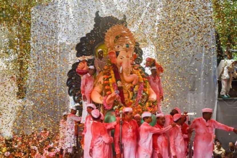 सार्वजनिक गणेशोत्सवात सामाजिक अंतर राखणे कठीण