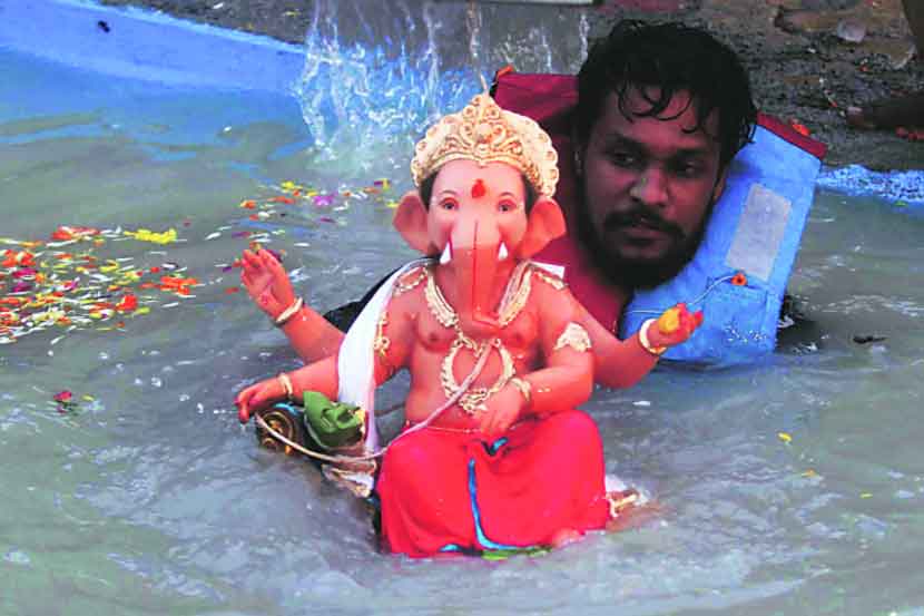 सार्वजनिक मंडळांना करोनाधसका