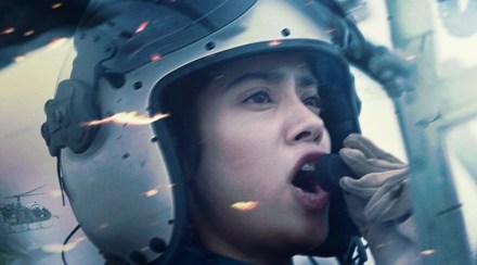 Movie Review : गुंजन सक्सेना- वास्तवाला गेलेला छेद नव्हे भलमोठा तडा!