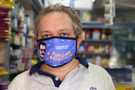 चाहत्याकडून अभिनेत्यांना अनोखी भेट!