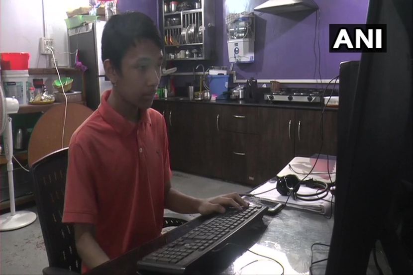 नववीच्या विद्यार्थ्यानं तयार केला करोनावरील गेम, नाव ठेवलं कोरोबोई नववीच्या विद्यार्थ्यानं तयार केला करोनावरील गेम, नाव ठेवलं कोरोबोई