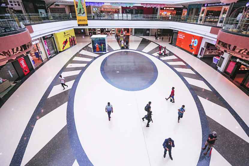 पहिल्या दिवशी मॉलमध्ये मोजकी उपस्थिती