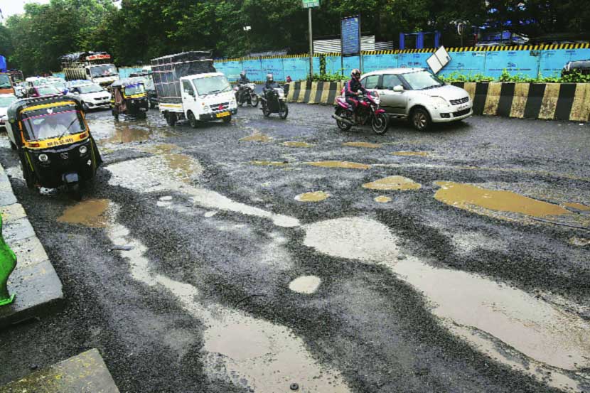 ठाण्यातील रस्ते, पूल खड्डय़ात