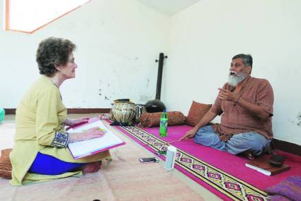 शीला ही युनिव्हर्सिटी ऑफ कॅलिफोर्नियाची (बर्कले) पदवीधर असून, तिनं ब्रँडिस युनिव्हर्सिटी (मॅसॅच्युसेटस्)मधून ‘संगीतरचना’ या विषयात डॉक्टरेट मिळवली आहे.