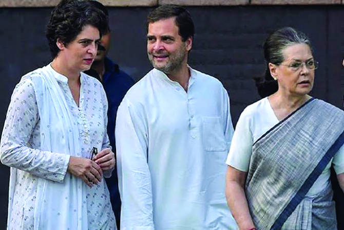 वैचारिक बाबतीत बोलायचे तर काँग्रेस सध्या गोंधळलेल्या अवस्थेत आहे. हे गुजरातेतील निवडणुकांपासून अगदी काल-परवा पार पडलेल्या राम मंदिराच्या भूमिपूजन सोहळ्यापर्यंत सर्वत्र लक्षात आले आहे.