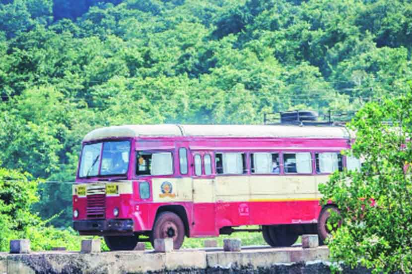 कोकणाकडे एसटीच्या १५० गाडय़ा रवाना, विशेष रेल्वे ११ ऑगस्टपासून सुटण्याची शक्यता