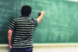 ‘प्राध्यापक भरतीबाबतचा नवा निर्णय लवकरच’