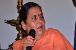 काँग्रेसचं नेतृत्व करणाऱ्या गांधीवादी व्यक्तीमध्ये परदेशी अंश नसावा; उमा भारती यांचं विधान