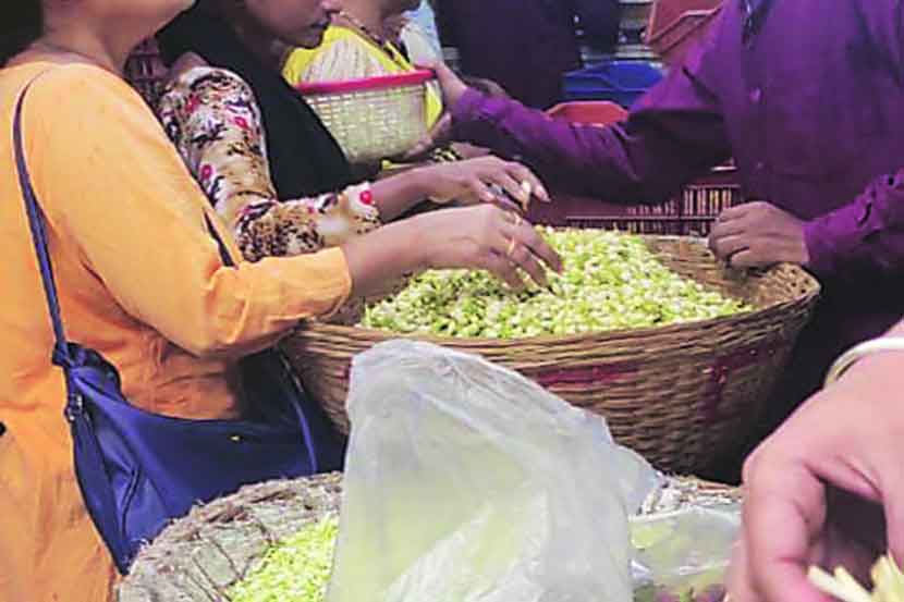 करोनामुळे ऐन सणासुदीला वसईतील सुगंधित फुलांना फटका