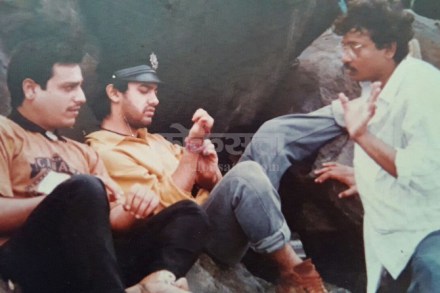 ‘रंगीला’ चित्रपटाच्या वेळी आमिर खान आठ दिवसांनी एकदा अंघोळ करायचा; कारण… ‘रंगीला’ चित्रपटाच्या वेळी आमिर खान आठ दिवसांनी एकदा अंघोळ करायचा; कारण…