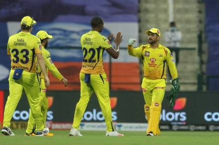 IPL 2020 : धोनीमध्ये आत्मविश्वासाची कमी, तो स्पर्धेसाठी तयार असल्याचं वाटत नाही !